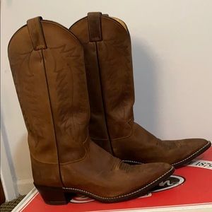 Brown Bay Apache Justin boots